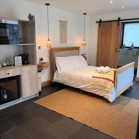 Luxury Courtyard Studio In Llangollen Exterior foto