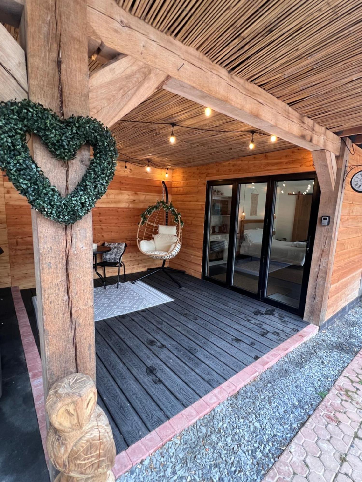 Luxury Courtyard Studio In Llangollen Exterior foto