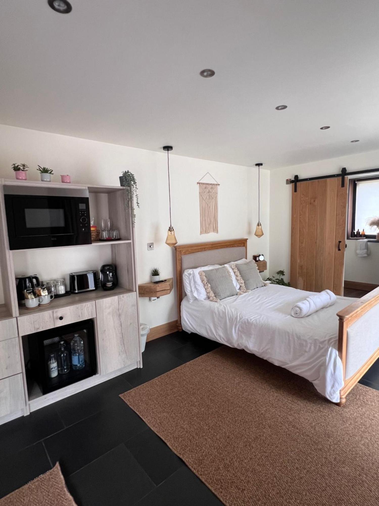 Luxury Courtyard Studio In Llangollen Exterior foto